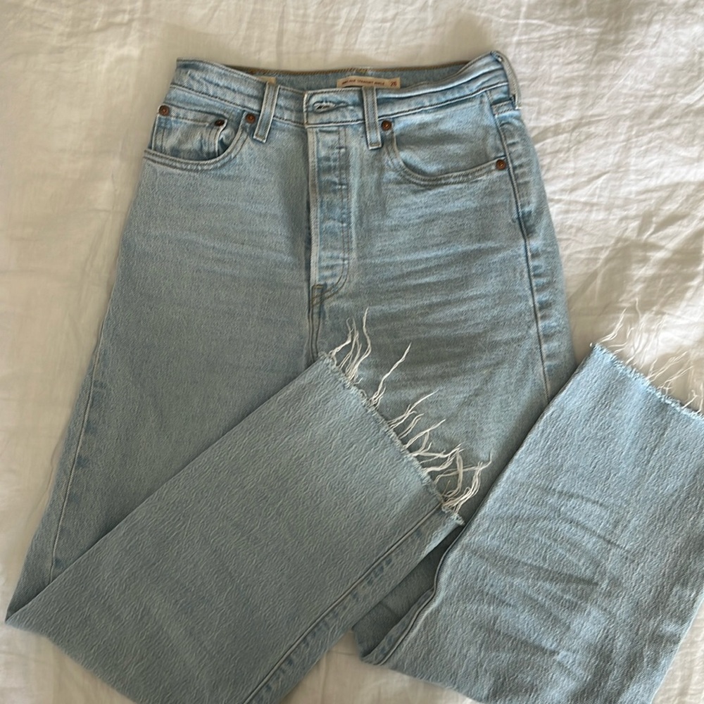 Levi’s Ribcage Straight Ankle with Raw Hem Size 26